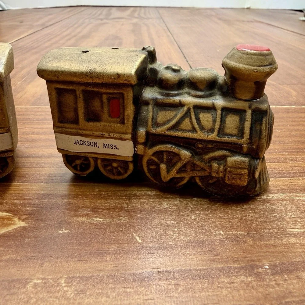 Vintage Mid-Century Locomotive Train S&P Shakers Made In Japan Jackson, Miss